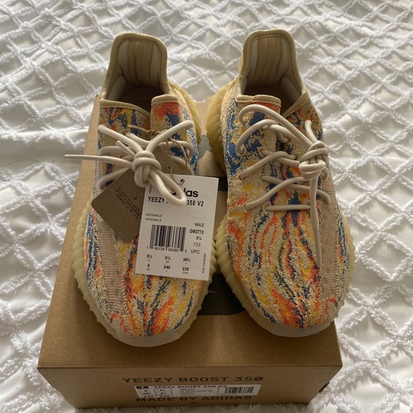 Yeezy Boost 350 V2 - Picture 2 of 3
